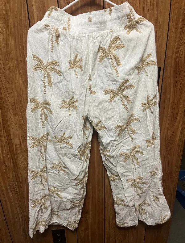 Pink Lily Palm Tree Beach pants  - Image 3