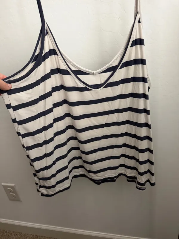 Old Navy Tank Top - Image 4