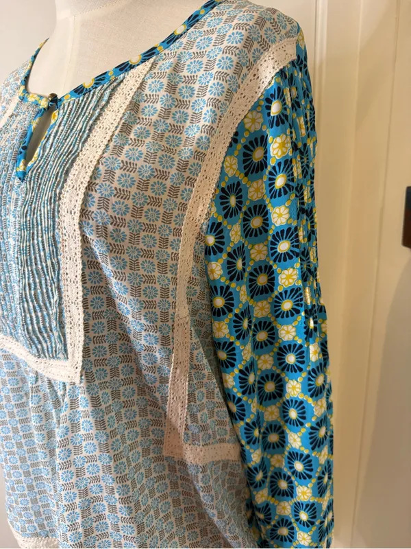 Matilda Jane Blue and Cream Crochet-Trim Floral Sleeve Tunic - Image 2