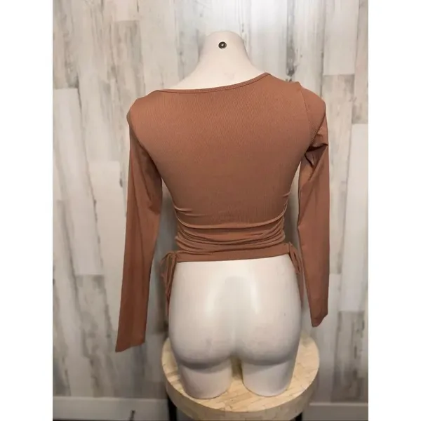 Brown Long Sleeve Ruched Side Top – Size M Size M - Image 7
