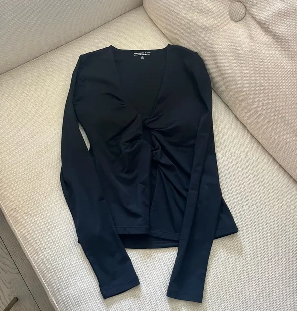 Abercrombie & Fitch Bra-Free Black Twist-Front Long Sleeve Cutout Top - Image 3