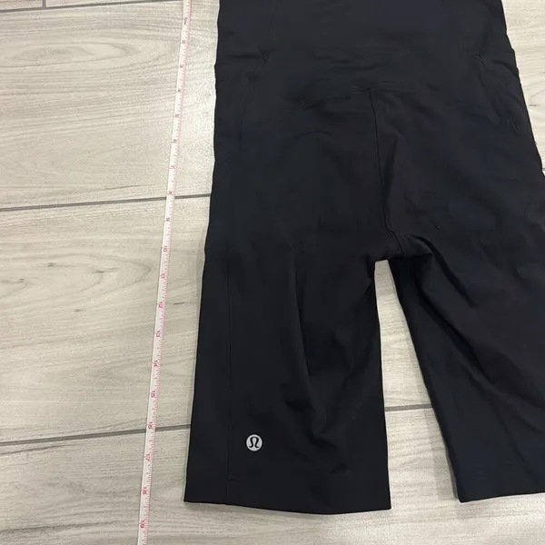 Lululemon black biker shorts size 4 probably only worn once‎ or twice - Image 4