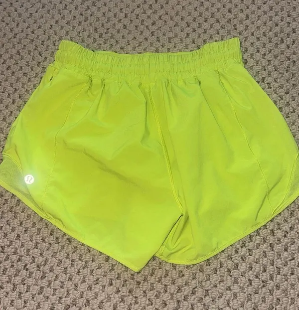 Lululemon 4” Hotty Hot Shorts Size 6 - Image 2