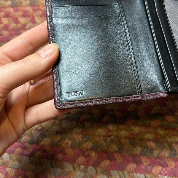 Tumi Monaco Gusseted Card Case Maroon Black Fold Id Wallet - Image 3