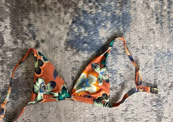 Bikini Hollister Set - Image 4