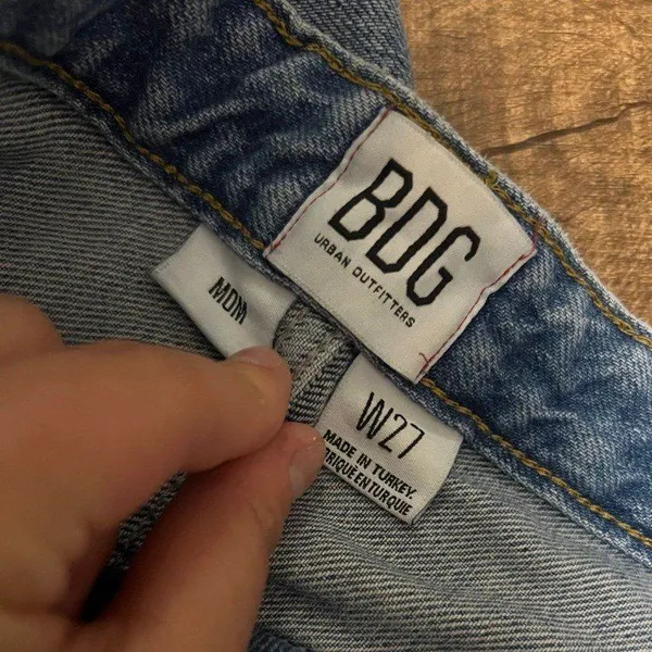 BDG Urban Outfitters High Rise Medium Wash Mom Jeans W27 - Image 4