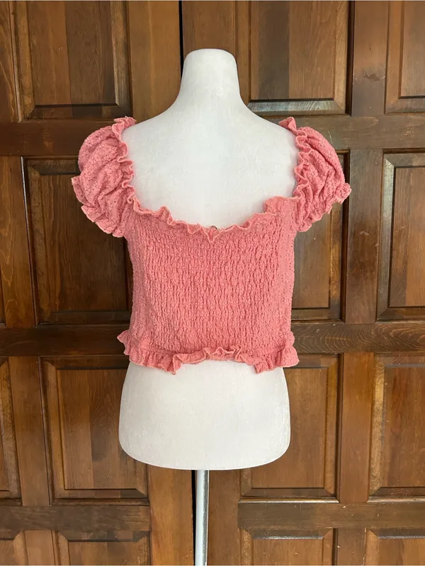POL In Fair Verona Button Up Crop Top Pink‎ Eyelet Ruffle Cap Sleeve Small - Image 5