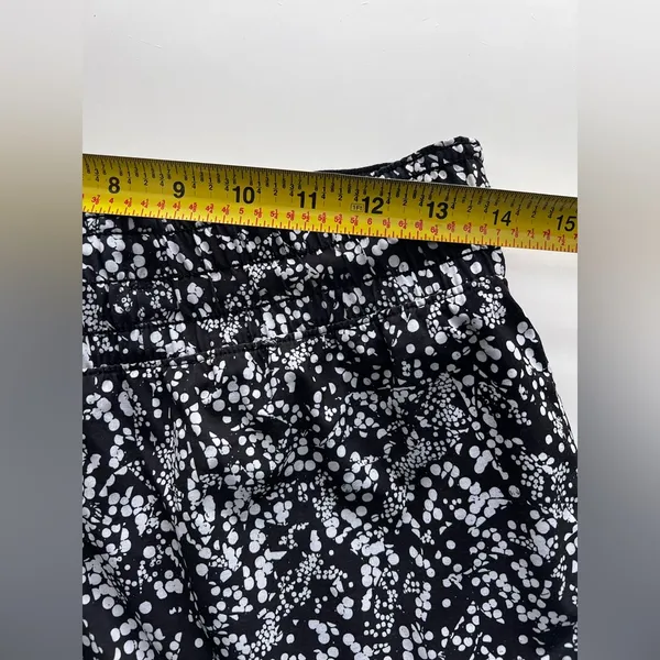 Lululemon black dot print Reversible shorts 6 - Image 4