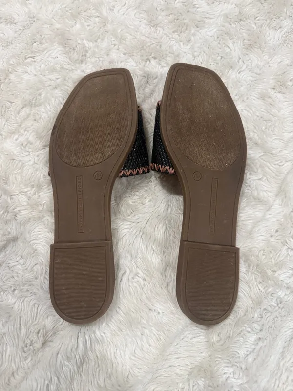 Tommy Hilfiger‎ Women's Pezley flat sandals in Black and Brown Size 7.5 - Image 5