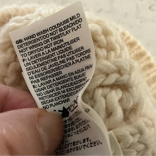 The north face cable minna beanie hat in cream wool/acrylic/alpaca. One size - Image 4