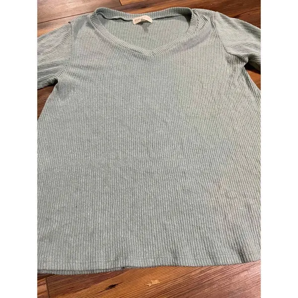 ‎Perfect Peach ribbed Vneck light green sweater small - Image 8