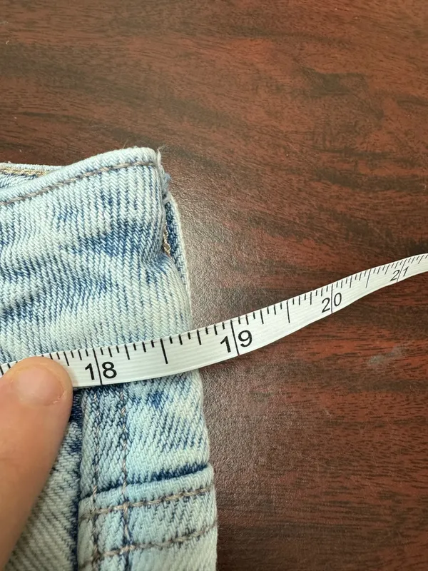 American Eagle Strigid Light Wash Mom Jeans Size 14 - Image 8