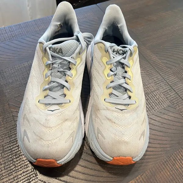Hoka arahi 6 running shoes gray for women size 9.5 B - Image 2