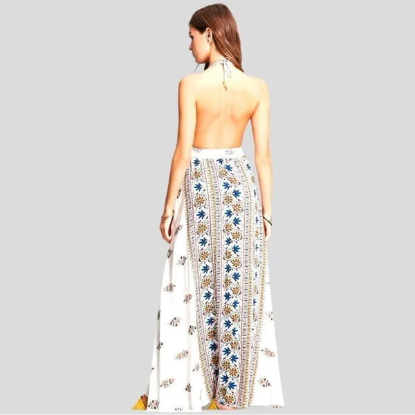 Selfie Leslie floral halter maxi dress! - Image 4