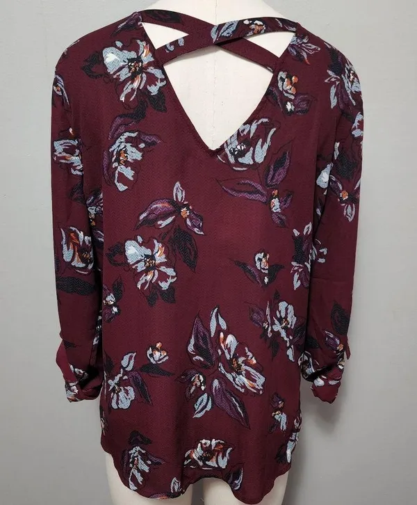 Maurices maroon floral vneck strappy back blouse size medium - Image 6