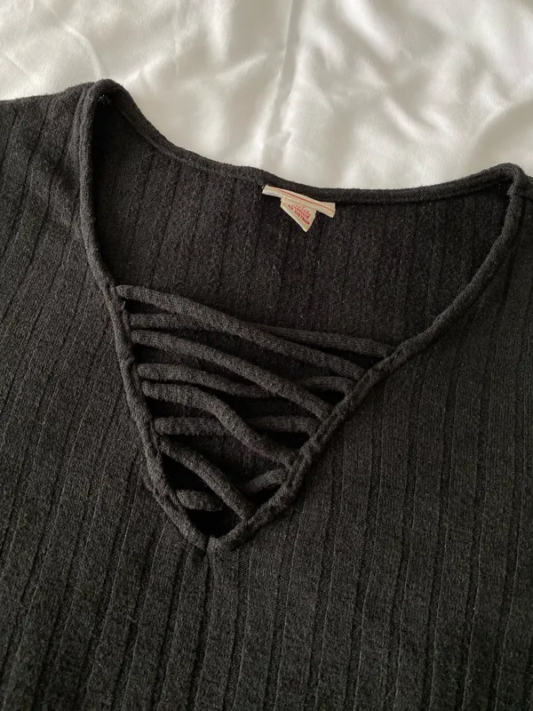 Black Lace-Up Long Sleeve Crop Top - Image 3