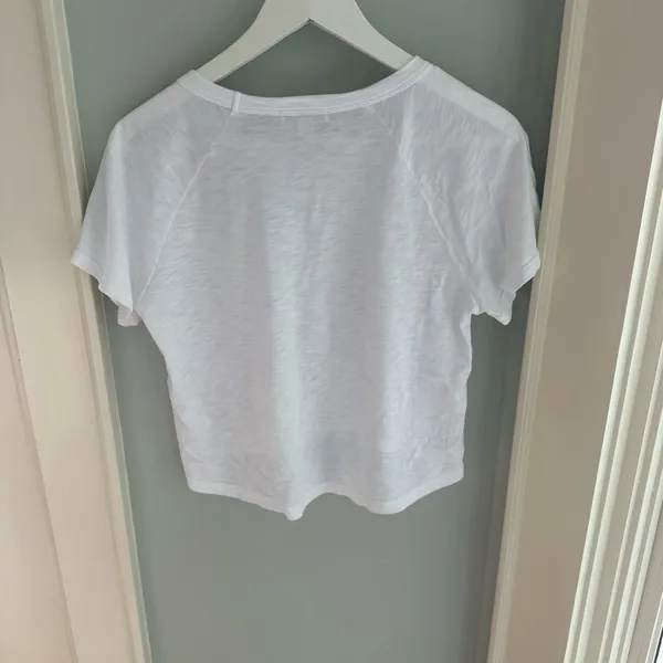 Beyond Yoga Signature High Low Cropped Tee - Image 5