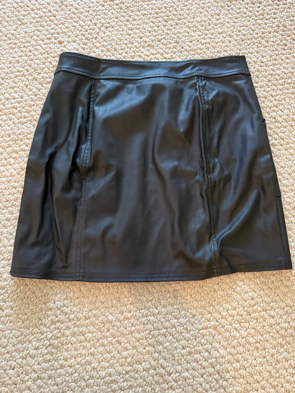 Express Black Faux Leather Mini Skirt with Silver Zip - Image 4