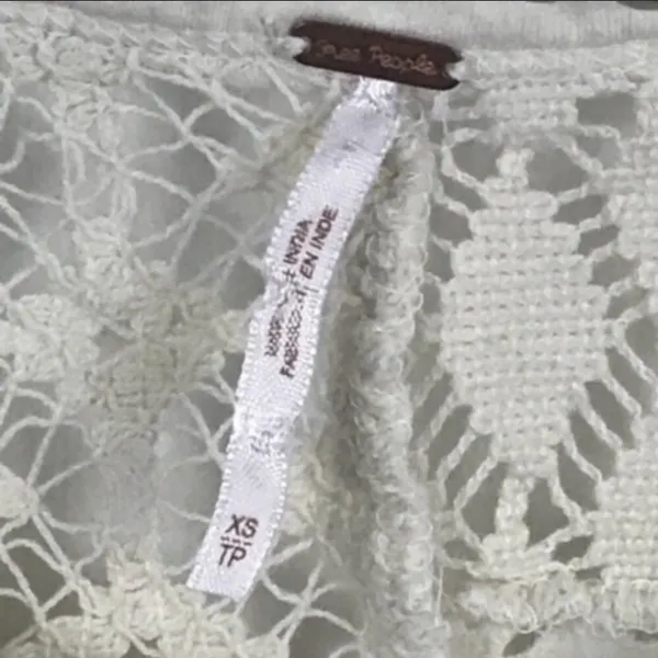 Free People‎ Size XS Cream Patches Of Lace Long Sleeve Henley Top - Image 5