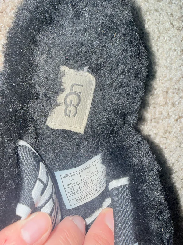 UGG Oh Yeah Slides Black - Image 5