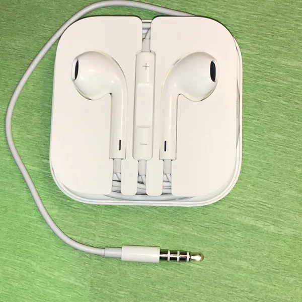 Apple earbuds NIB - Image 2