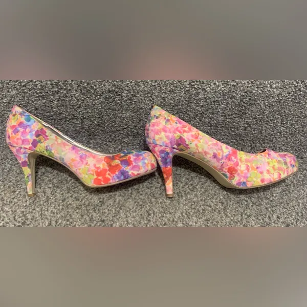 Madden Girl Pink Multicolor Floral Print Pointed Toe Pumps Heels - Image 2