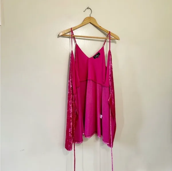CLEARANCE! Pink Lulu’s Velour Wrap Dress Size M NWT - Image 4