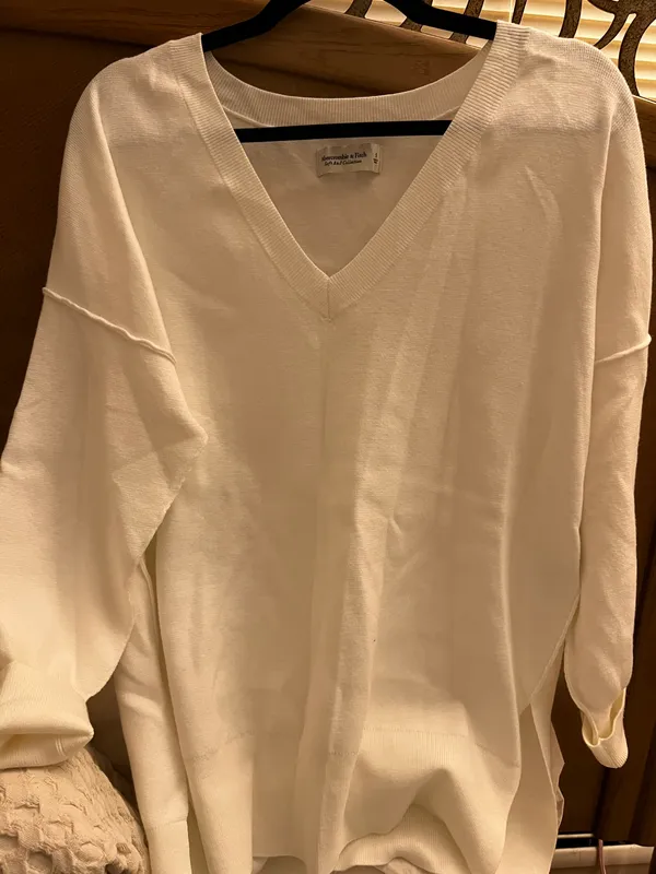 Abercrombie & Fitch White V-Neck Sweater - Image 2