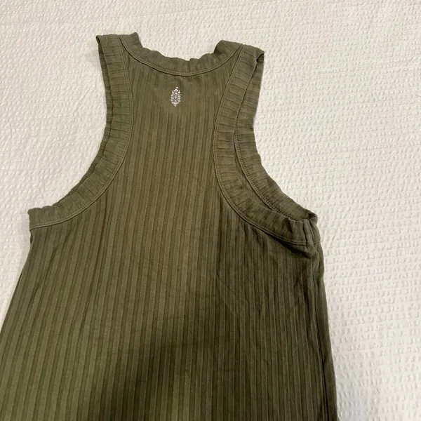 Free people movement olive cropped tank XS women - Image 4
