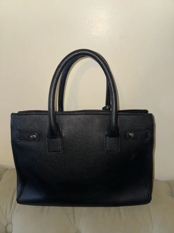 Women’s black handle bag with metal design in the front - Image 2