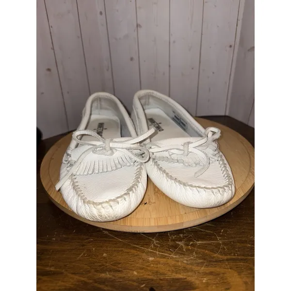 Minnetonka White Leather driving Moccasin 8.5 Comfort shoe slipper rubber sole‎ - Image 2