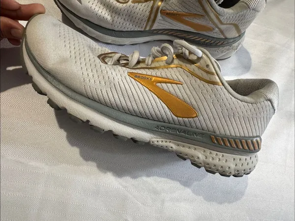 Brooks and Gold Running Sneakers UNISEX - Image 2