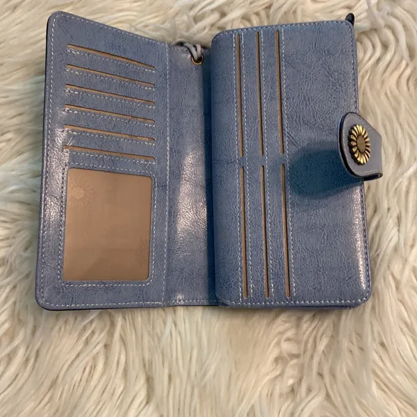 Women’s Wallet/ Wristlet BNWOT color light blue so many cards space see photos - Image 3