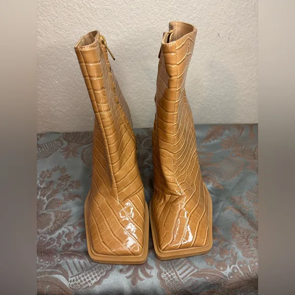 Circus by Sam Edelman Layla Bootie in Caramel Alligator Patent Leather Size 8.5 - Image 3