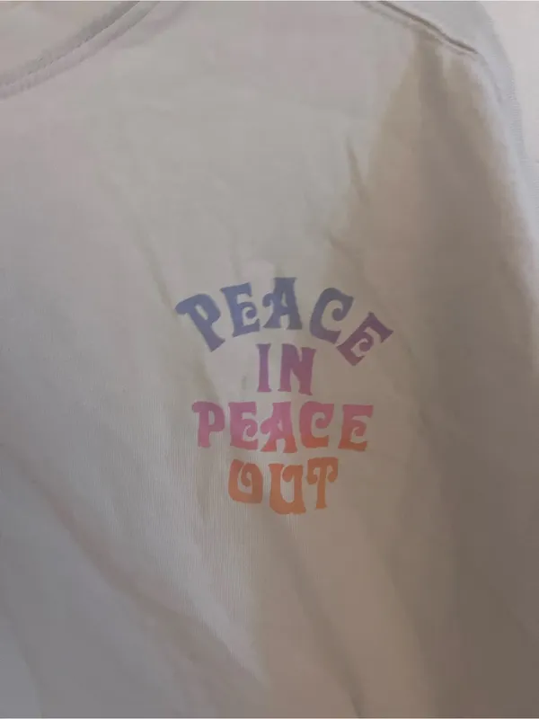 Old Navy Women’s peace in and peace out graphic tee size medium - Image 3