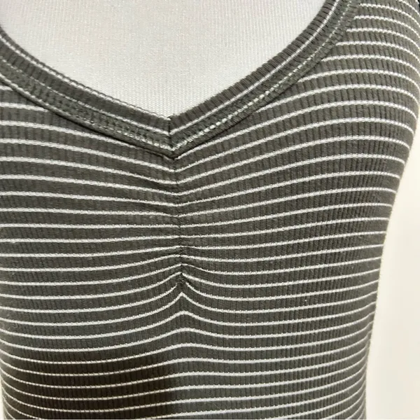 5/$30 🎈 American eagle outfitters small striped ribbed tank top - Image 2