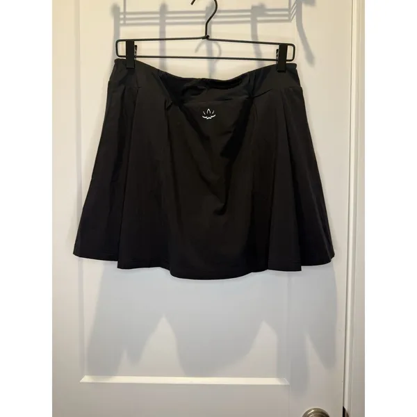 Beyond Yoga Skort Size Large Circle Skirt Built in Shorts Pockets Black Pleated - Image 4
