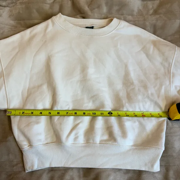 Cream Cropped Cotton Crewneck Sweatshirt Size Medium - Image 7