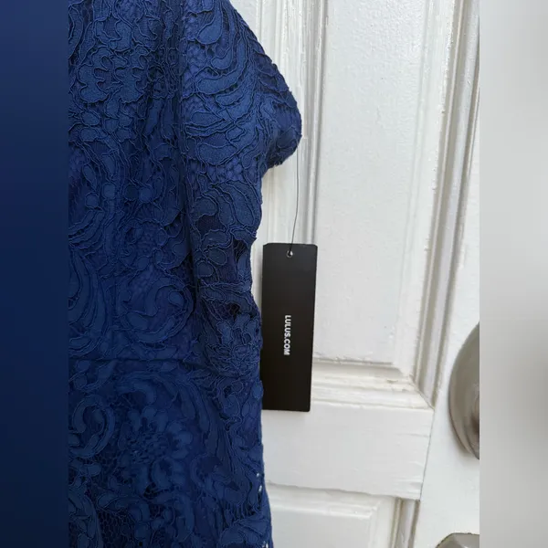 Lulu’s License to Love Navy Blue Lace Bodycon Midi Dress Size Large‎ NWT - Image 4