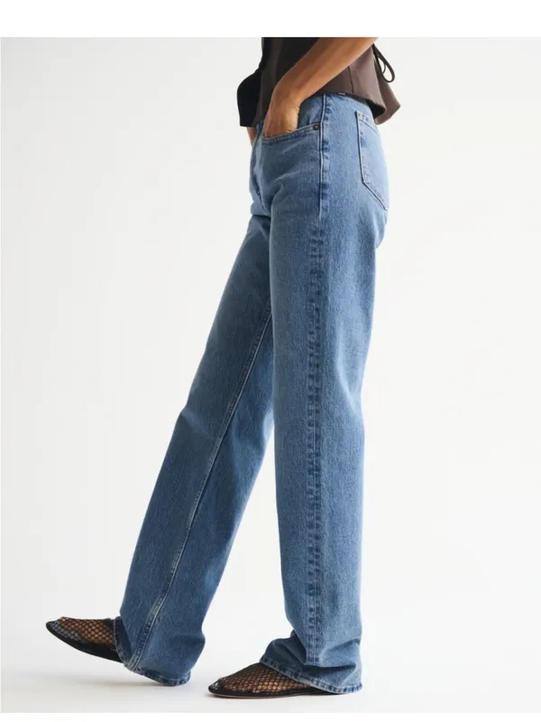 Abercrombie & Fitch The 90s Relaxed Jean High Rise Size 26R in Distressed Medium - Image 2