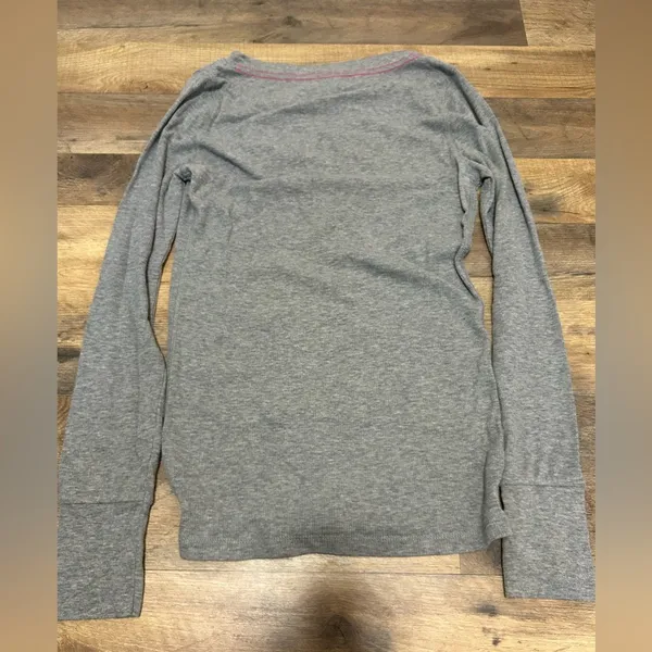 Y2k Aeropostale Heather Gray Top with Pink Lettering - Image 4