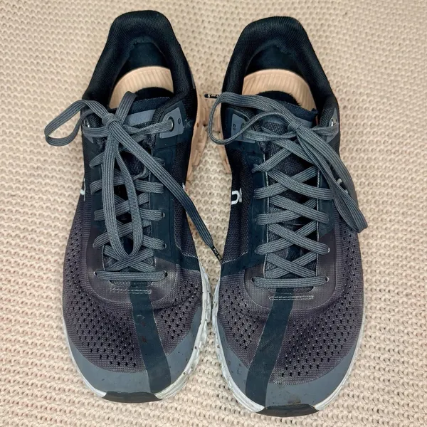 On Cloud Cloudflow Running Shoes in Rock/Rose Colorway Size 7.5 Gently Used! - Image 3