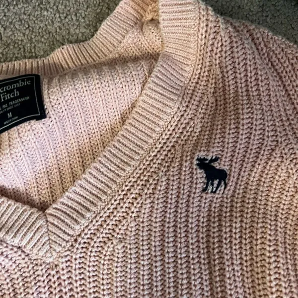 Abercrombie v neck sweater M‎ - Image 6