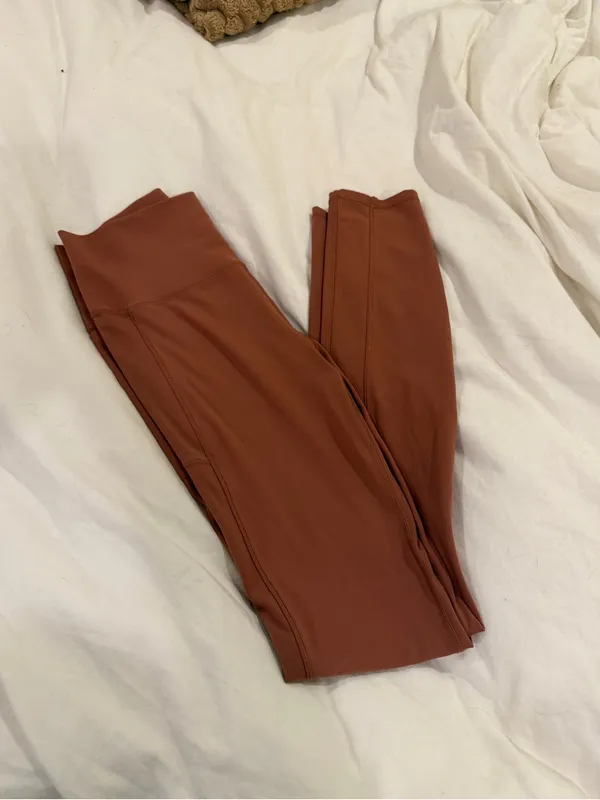 Vuori studio pocket High-Waist Leggings - Image 2