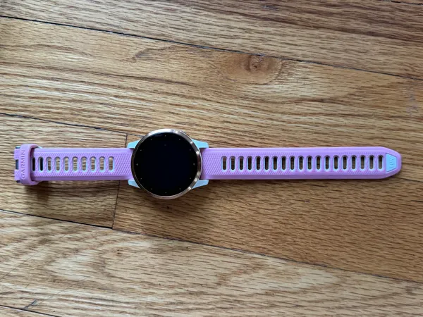 Garmin Vivoactive 4S Rose Gold and Pink Run Band - Image 3