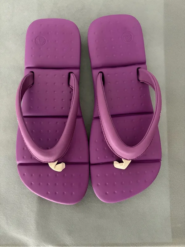 Crocs Women’s Size 9 Purple Flip Flops Excellent Condition (B198) - Image 3