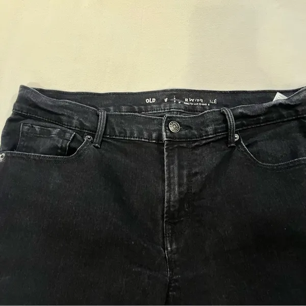 Old Navy Black Curvy Jeans - Image 3