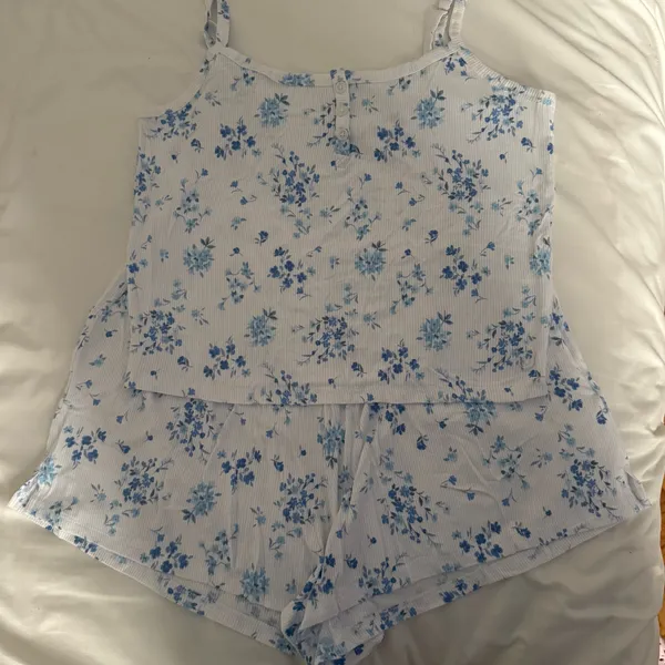 Hollister Gilly Hicks Floral PJ Set Size M&L - Image 5