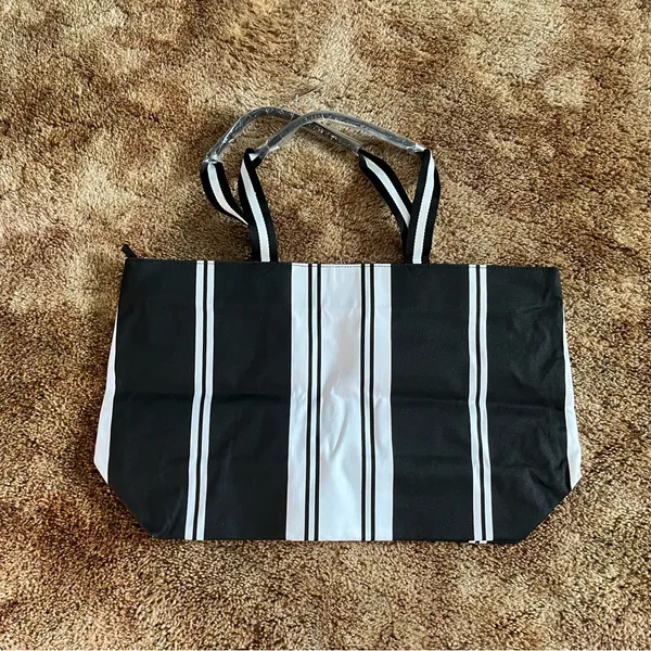 NWT Victoria’s Secret Tote Bag - Image 5