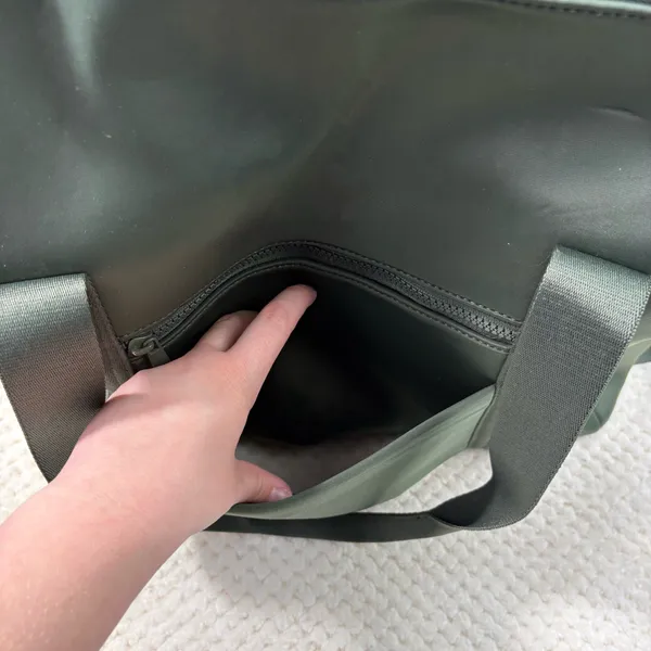 Cynthia Rowley Green Scuba Knit Carryon Convertible Strap Zip Top Overnight Bag - Image 3